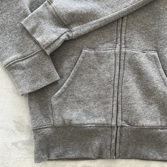Aritzia TNA Grey Hoodie Fleece Lined Hooded Sweater Full Zip - Picture 8 of 17